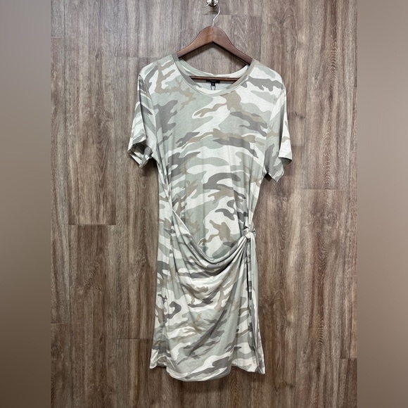Rails Dresses & Skirts - NEW Rails Edie Tie Waist T-Shirt Dress Camo